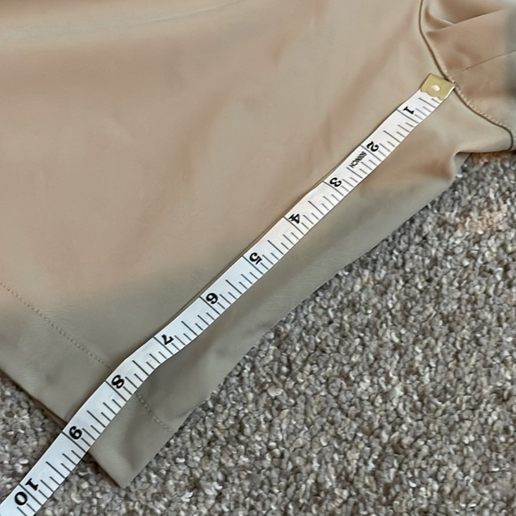 Mens adidas shorts. Button hook closure. Size 38. - Picture 6 of 6